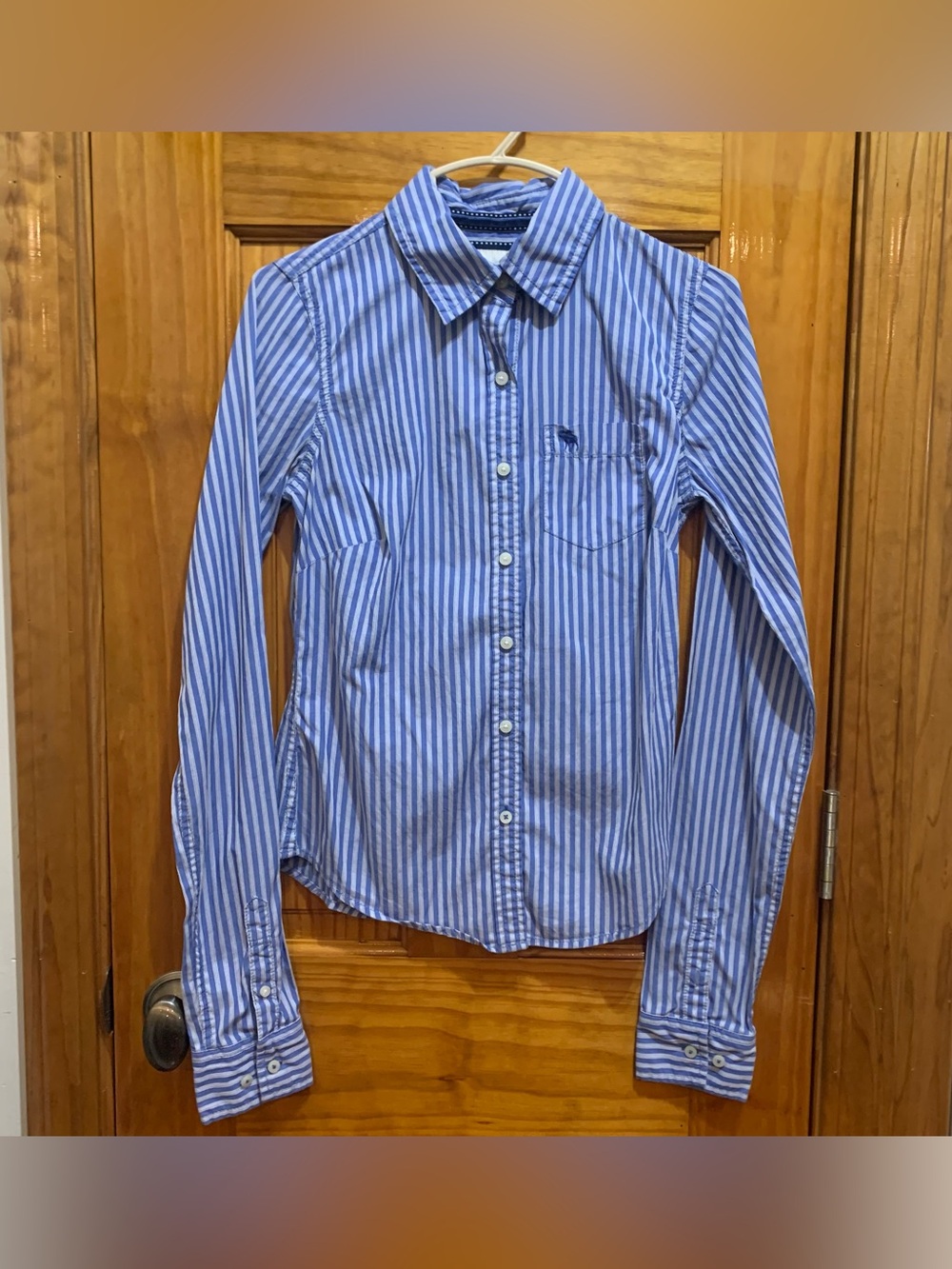 Abercrombie & Fitch LS Blue & White Stripe Button Down Blouse
Small 4 - 6
Pocket - Picture 14 of 16